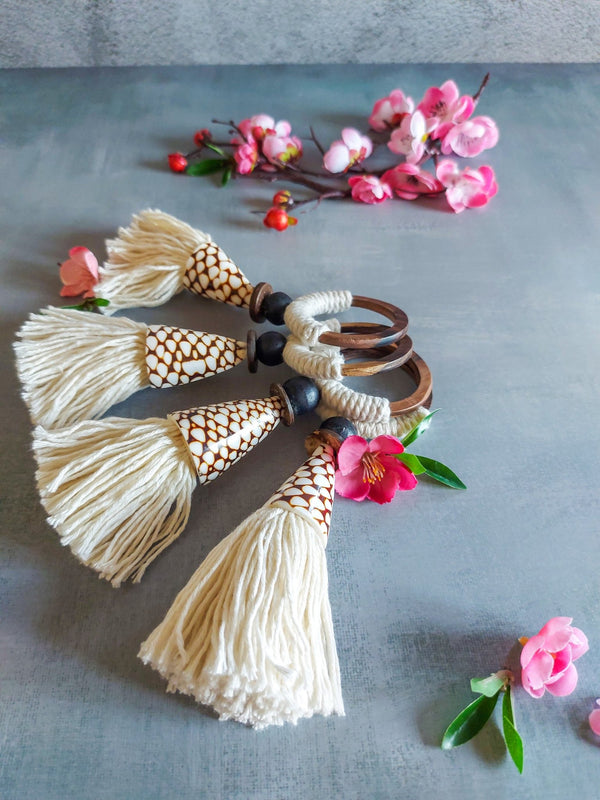 Wooden Napkin Rings with Dotted Shells, Wooden Rings and Cotton Tassels - Set of 4 - Zapurah - Table Decor - www.zapurah.com